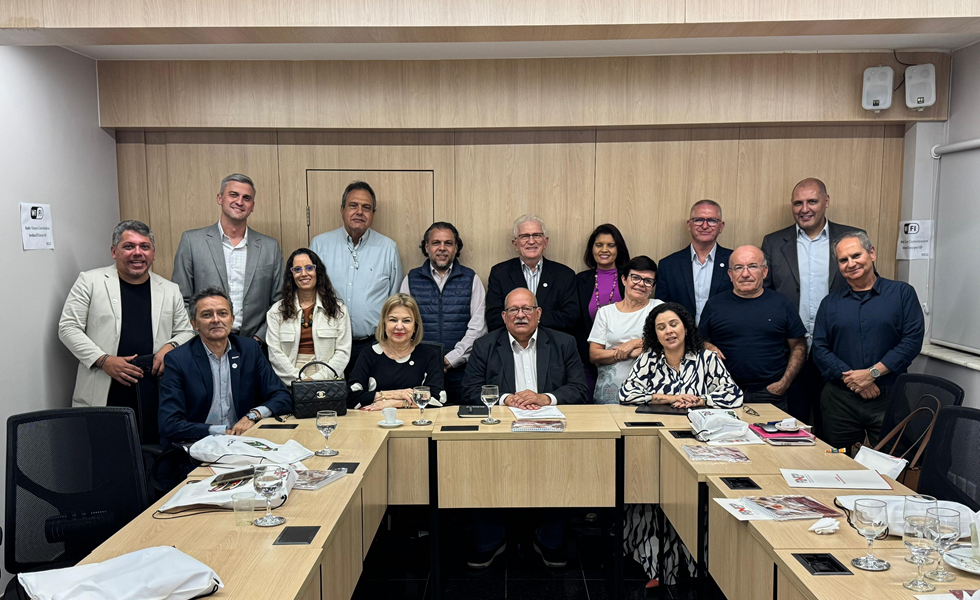 Lideranças do SINEPE/RS participam de reunião da FENEP e acompanham debates estratégicos sobre o futuro da educação